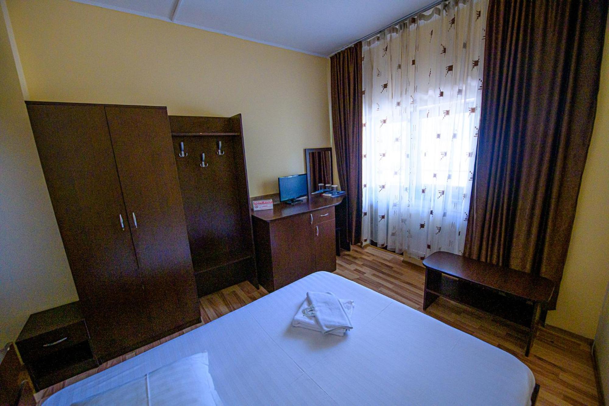 Pensiunea Domneasca Pitesti Bagian luar foto